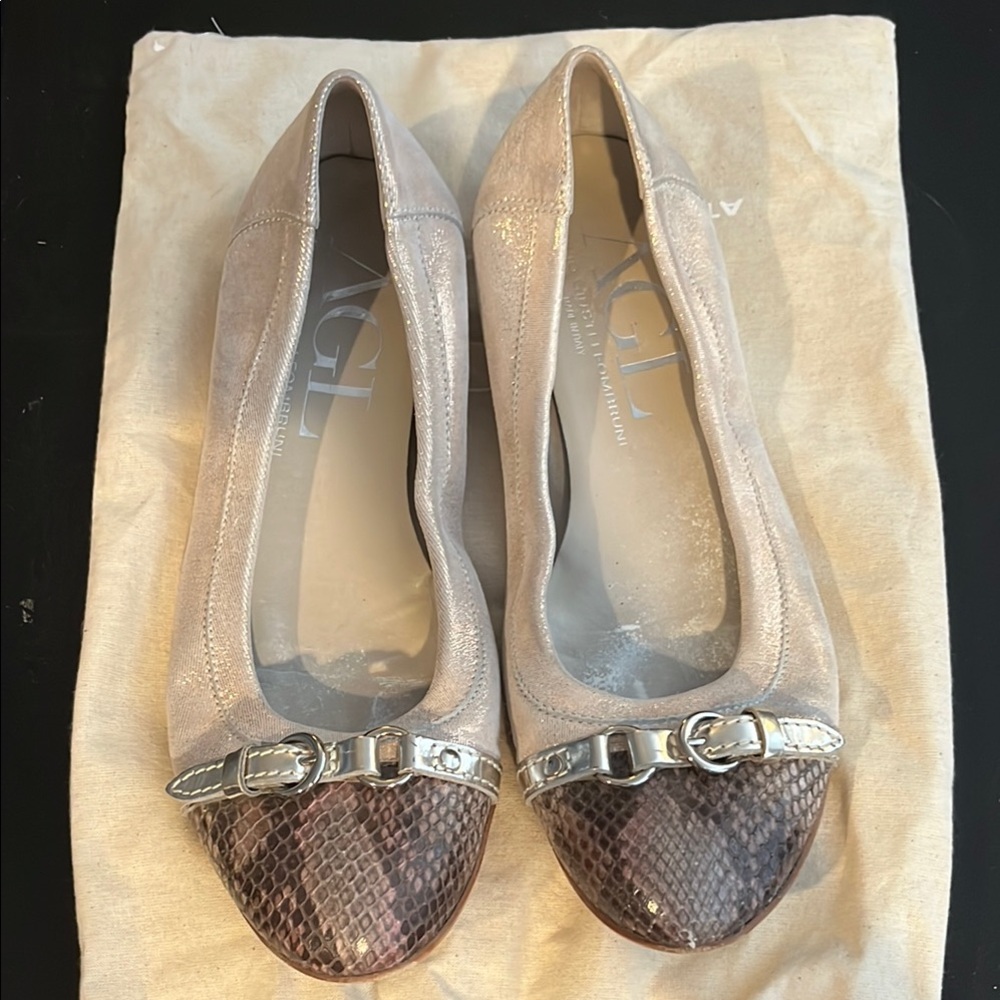 AGL Women's Cream and Brown Ballet Flats